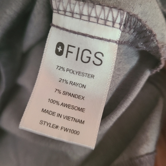 Figs Technical Collection Light Gray Scrub Top in Size Small - Picture 4 of 7